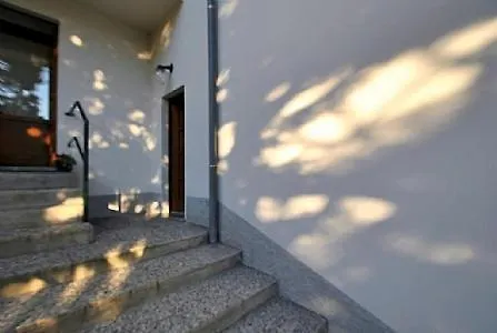 Sleeps 3 Air Con Wifi 아파트