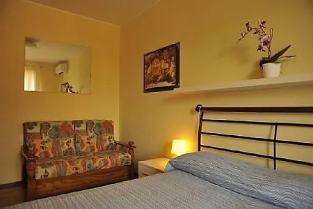 Sleeps 3 Air Con Wifi