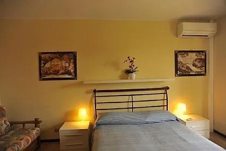 Sleeps 3 Air Con Wifi 아파트 *
